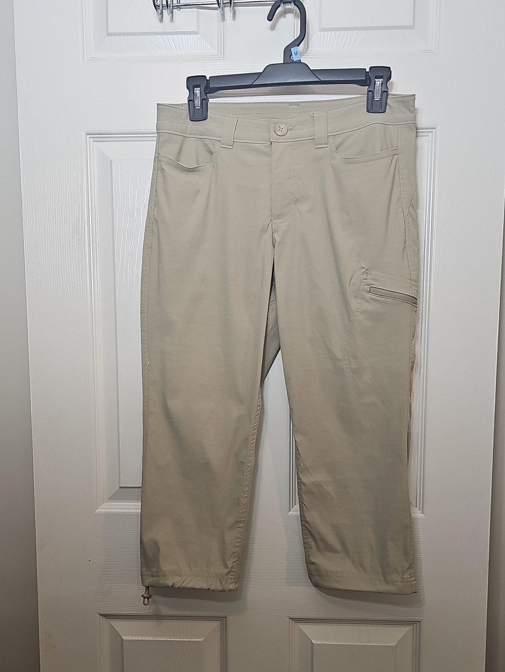 Eddie Bauer Women's Hiking Capris Beige Technical Stretch Size 4